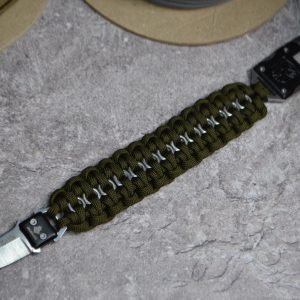 Men's Paracord Bracelet with Knife Buckle - Image 3